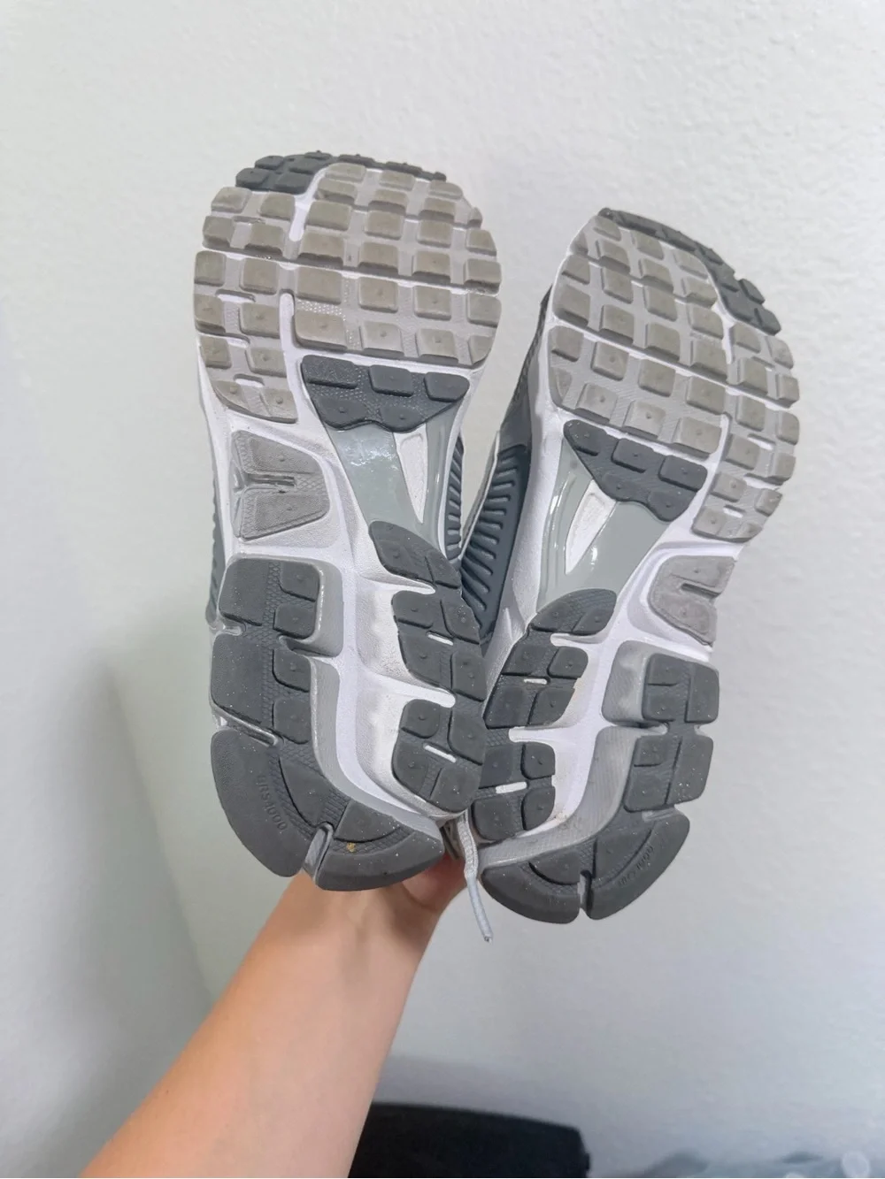Nike silver Vomero 5